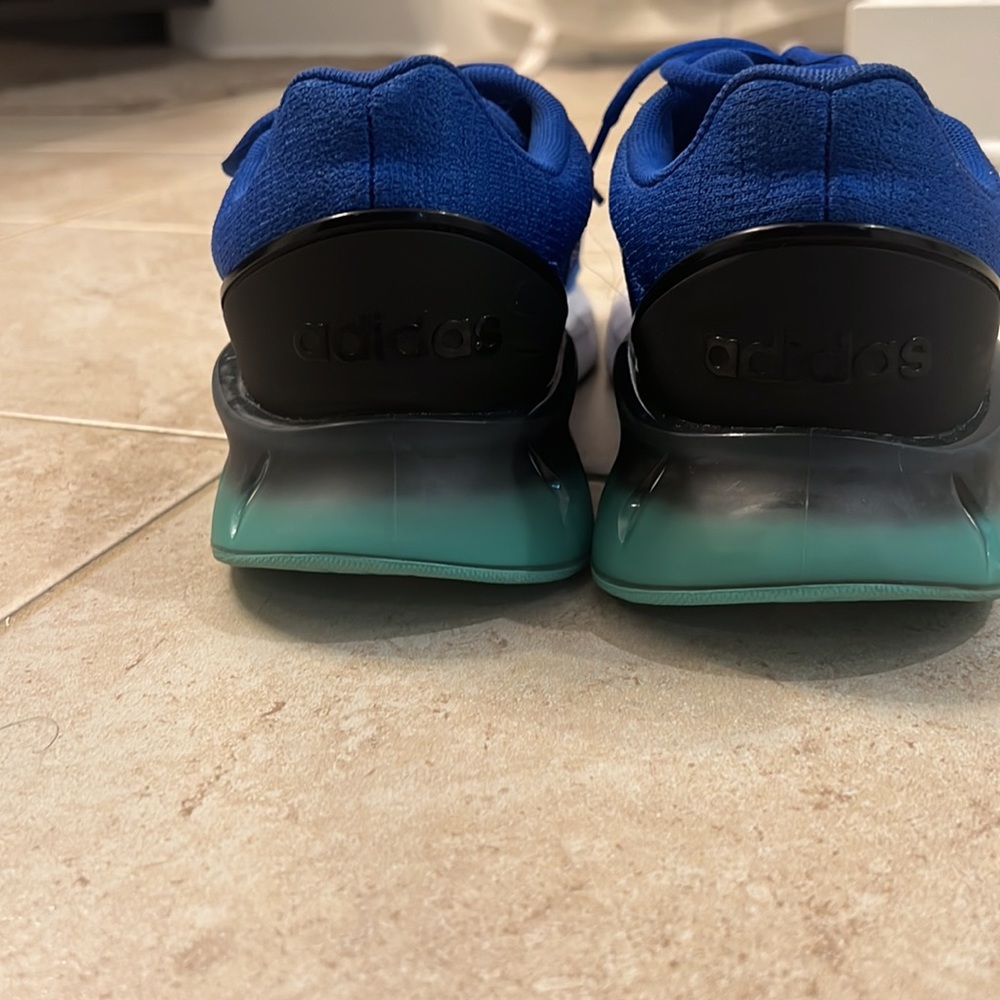 Adidas shoes - Picture 3 of 4